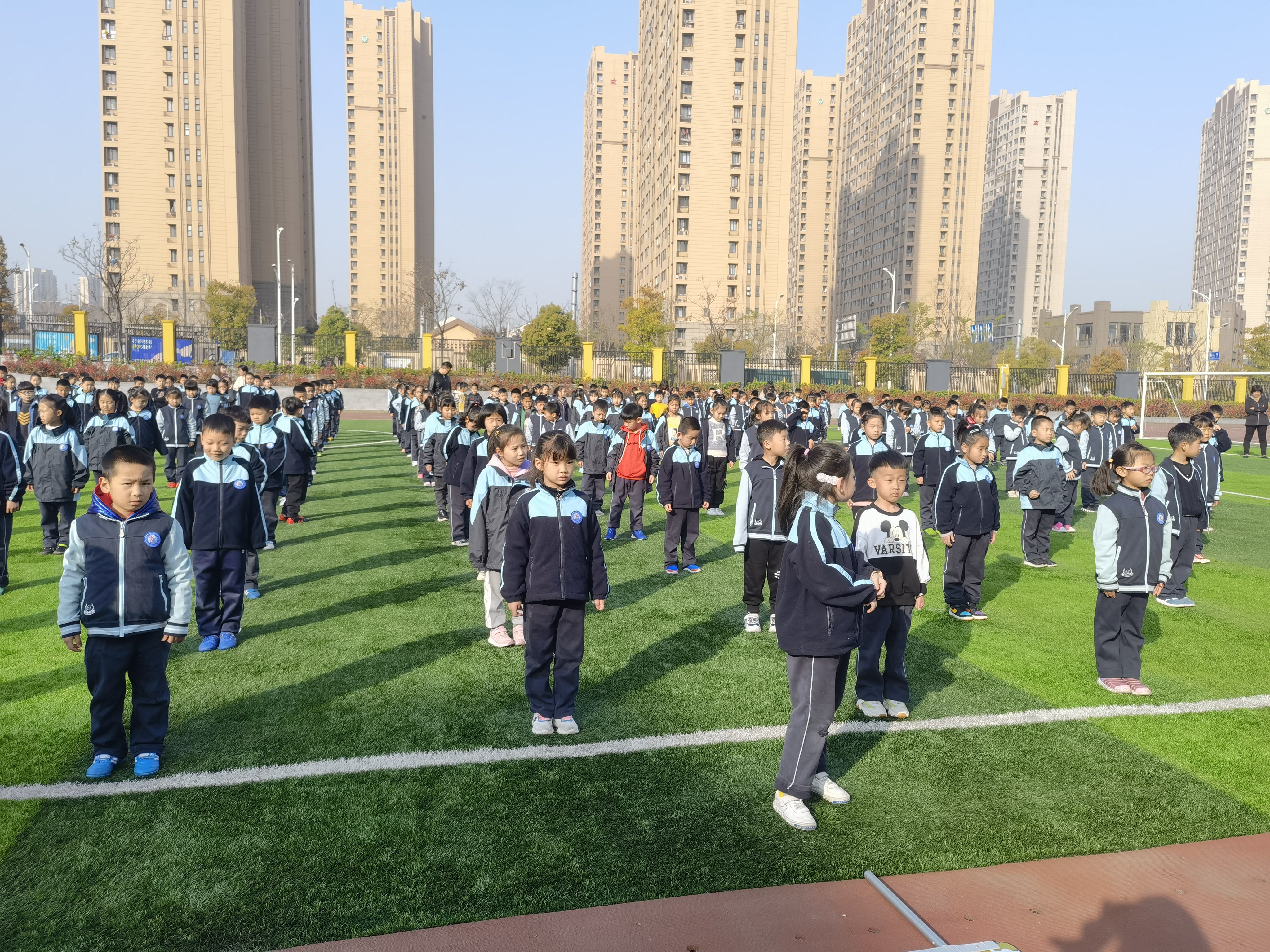 清明追思，弘扬传统主题升旗仪式报道_html_34d91961.jpg