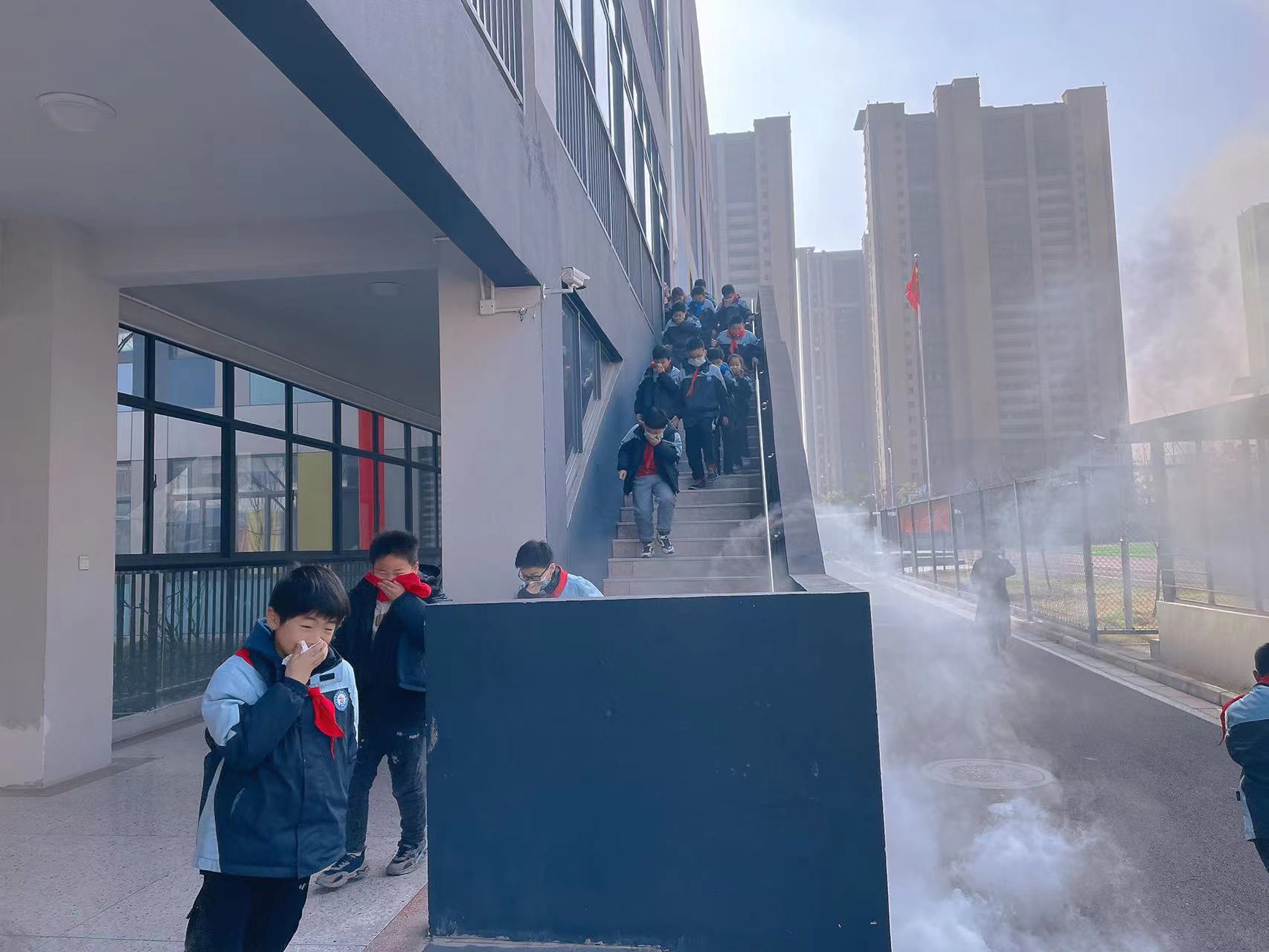 3.4消防安全演练活动_html_m6322ed6d.jpg