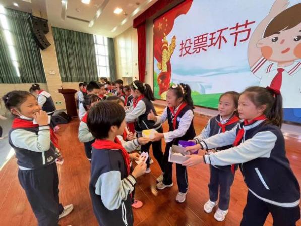 南京市丁家庄第三小学2022年秋学期大队委换届选拔活动_html_e6e9152.jpg