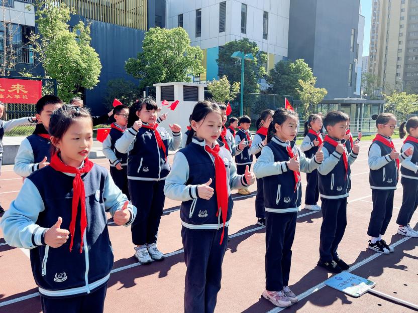 【正学丁三】锤炼高尚品格 争做优秀队员_html_61c58f43.jpg