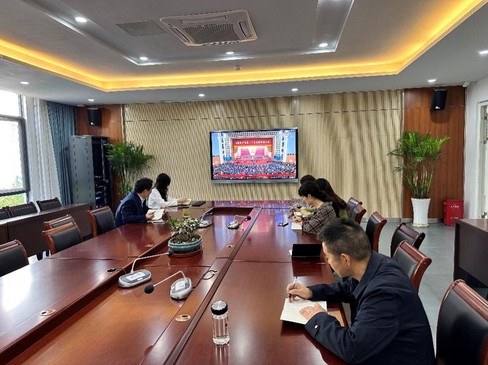 10.16党建报道：礼赞新时代 奋进新征程（姚远）_html_m29000f07.jpg