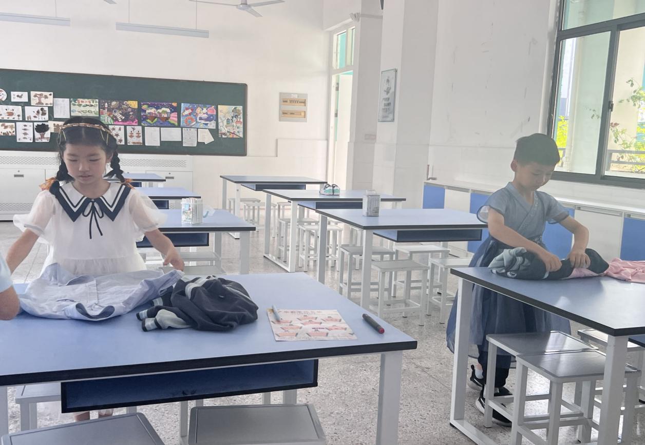 无纸化测评丁三小学活动侧记(新)_html_709ee46a.jpg