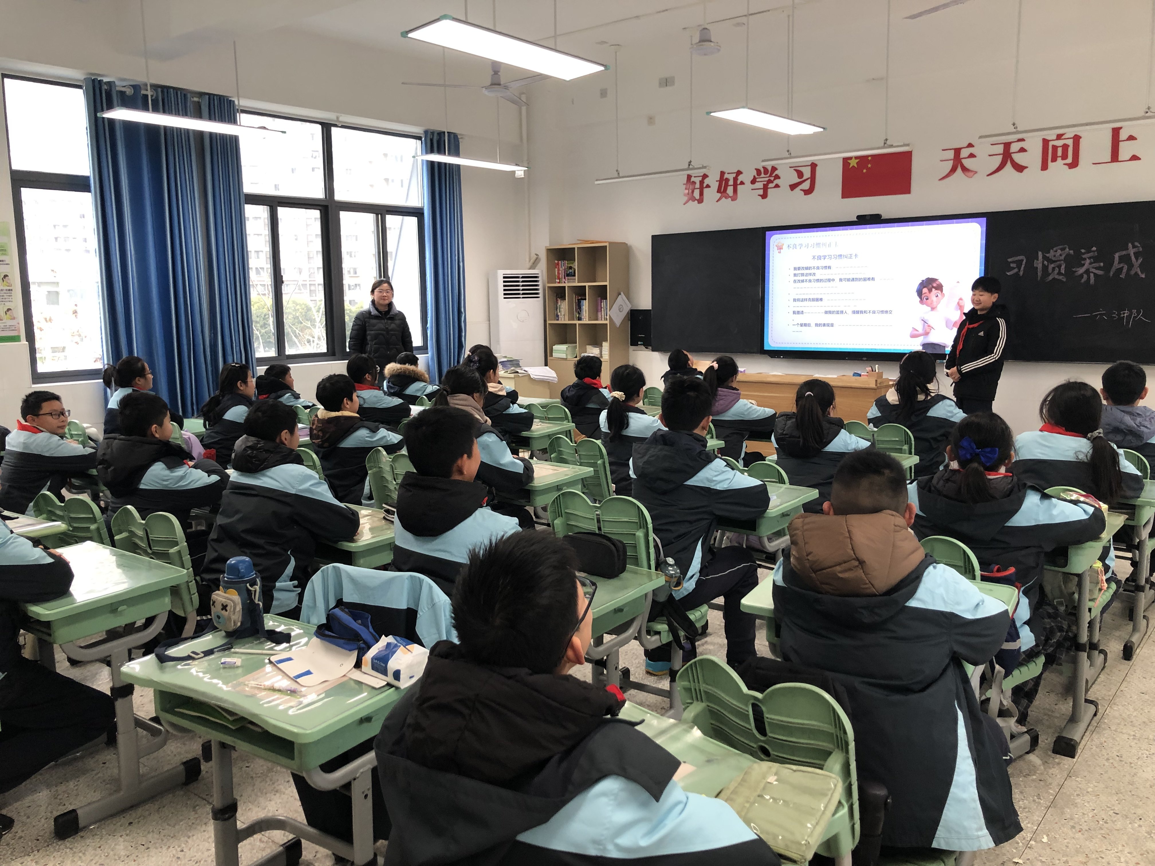2.14班会课侧记_html_m19397a13.jpg