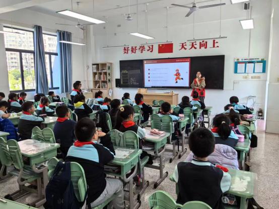 【正学丁三·德育】预防为主，生命至上——南京市丁家庄第三小学消防安全主题班会活动侧记_html_429475e6.jpg