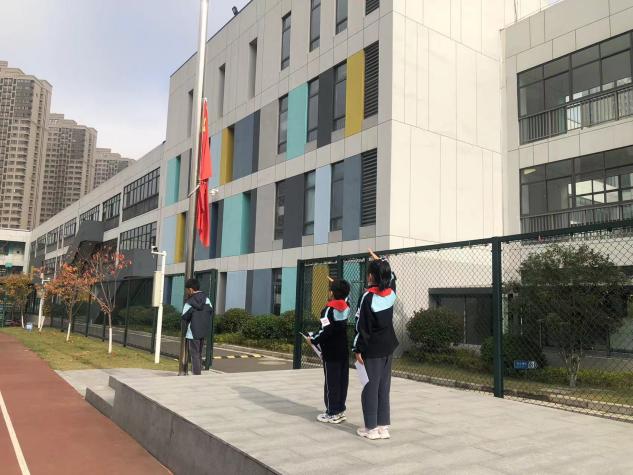 第十三周升旗仪式报道_html_3782e3b2.jpg