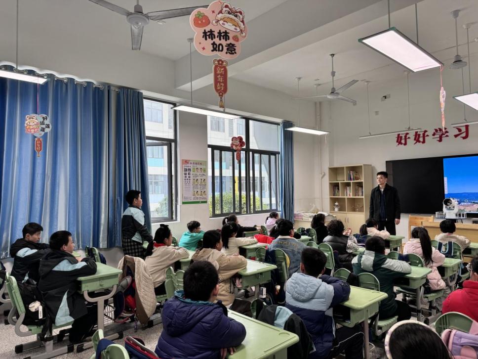 【正学丁三·德育】格物致知  叩问苍穹——南京市丁家庄第三小学第十八期“家长进课堂”活动_html_5cba4840.jpg