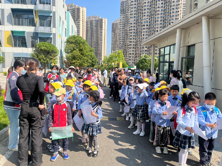 戴佳希5.10丁家庄第三小学和迈皋桥幼儿园丁家庄第二分园幼小衔接活动报道(1)_html_9ae8ce0.png
