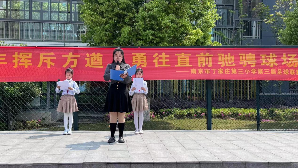 母亲节升旗仪式新闻稿_html_mc856fe7.jpg