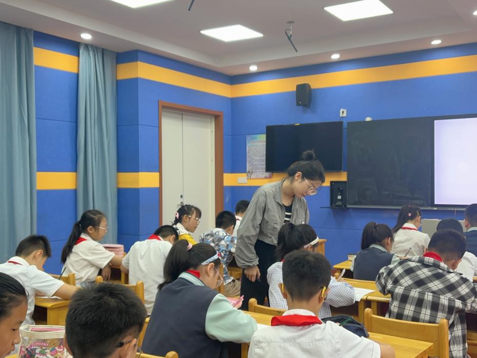 9.14数学组骨干示范课展示活动侧记(1)_html_m7d5ee5c7.jpg