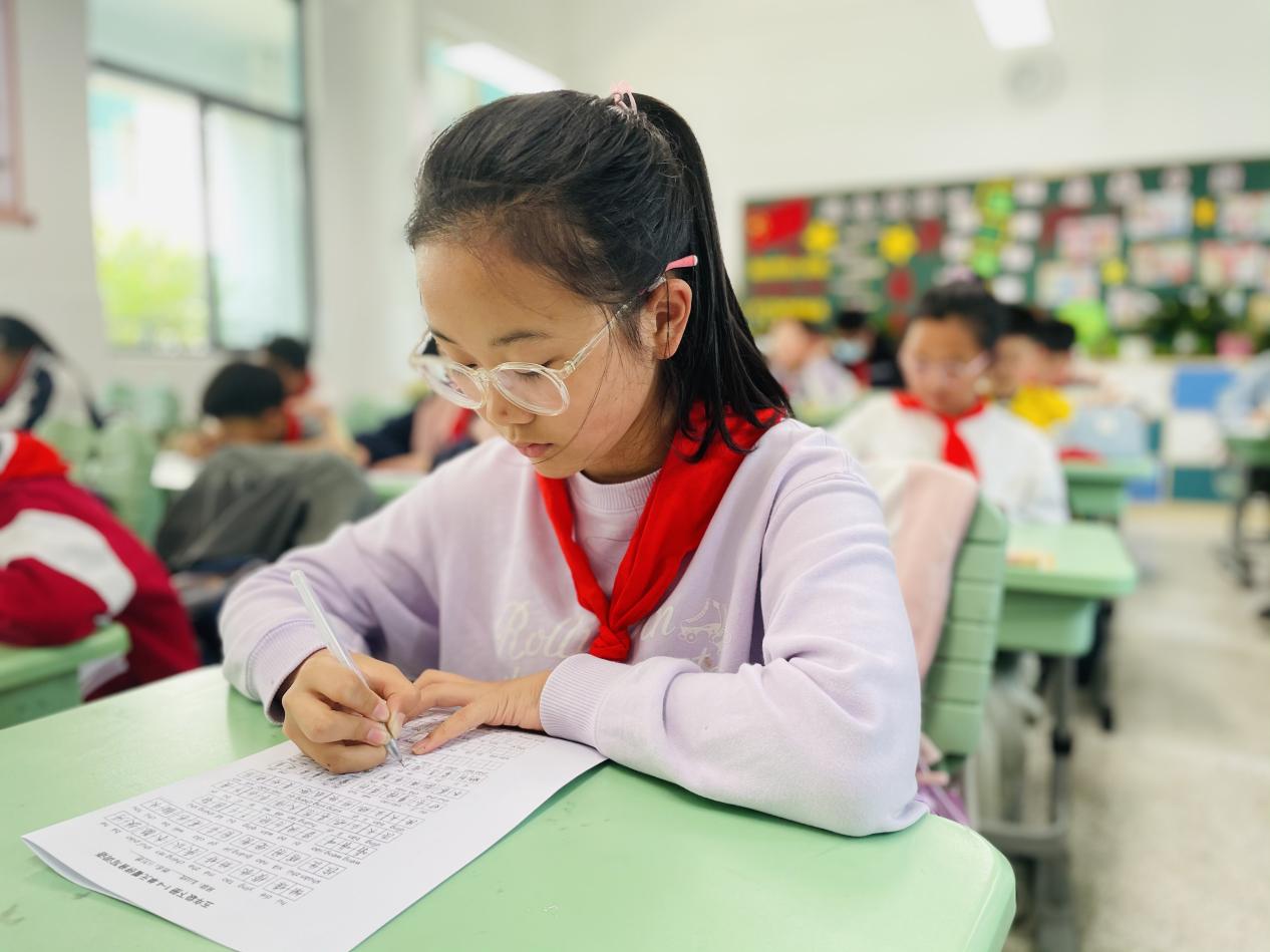 【正学丁三·教学】“书写之美绽放校园”——南京市丁家庄第三小学汉字书写大赛侧记(1)_html_m52205e1d.jpg