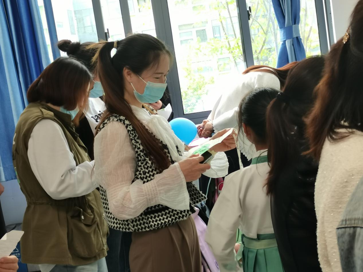 正学丁三•德育】颂千古诗词 扬爱国情怀(1)_html_4a2634dc.jpg