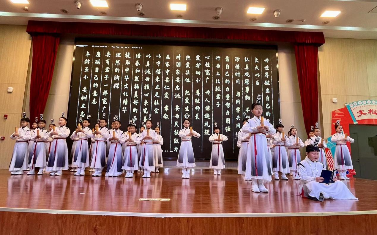 正学丁三•德育】颂千古诗词 扬爱国情怀(1)_html_m5cc46fce.jpg