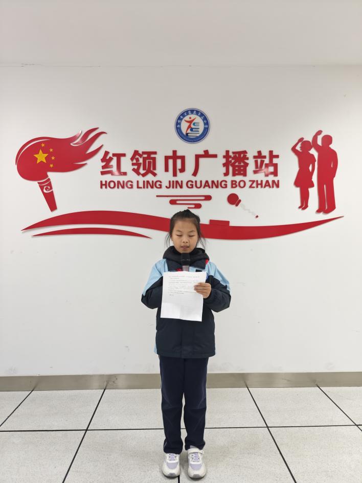 【正学丁三·德育】“宪法守护，童心筑梦”——南京市丁家庄第三小学宪法教育主题升旗仪式侧记_html_4d5f192a.jpg