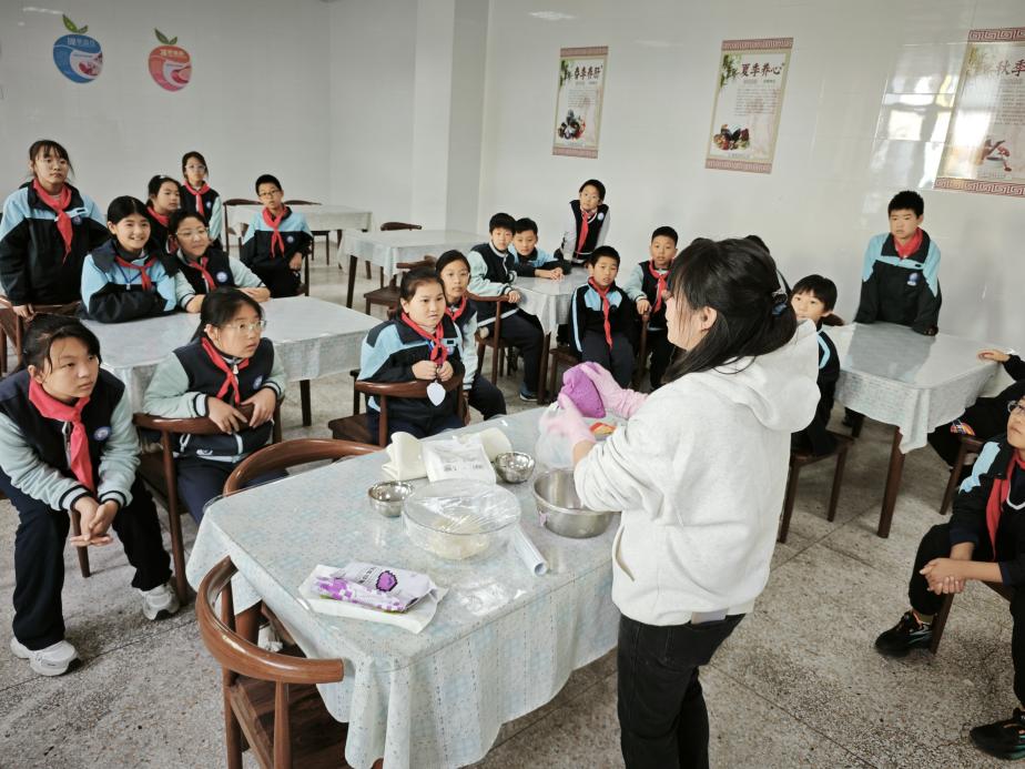 【正学丁三·德育】“蒸”·善·美——南京市丁家庄第三小学第十三期“家长进课堂”活动_html_9f7dc7.jpg