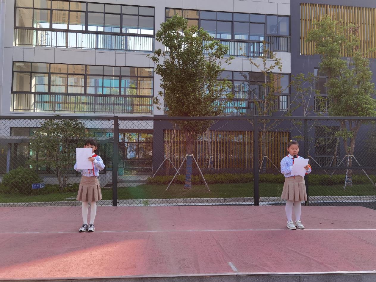 【正学丁三】表爱国之心 诉中秋之情_html_535c8049.jpg
