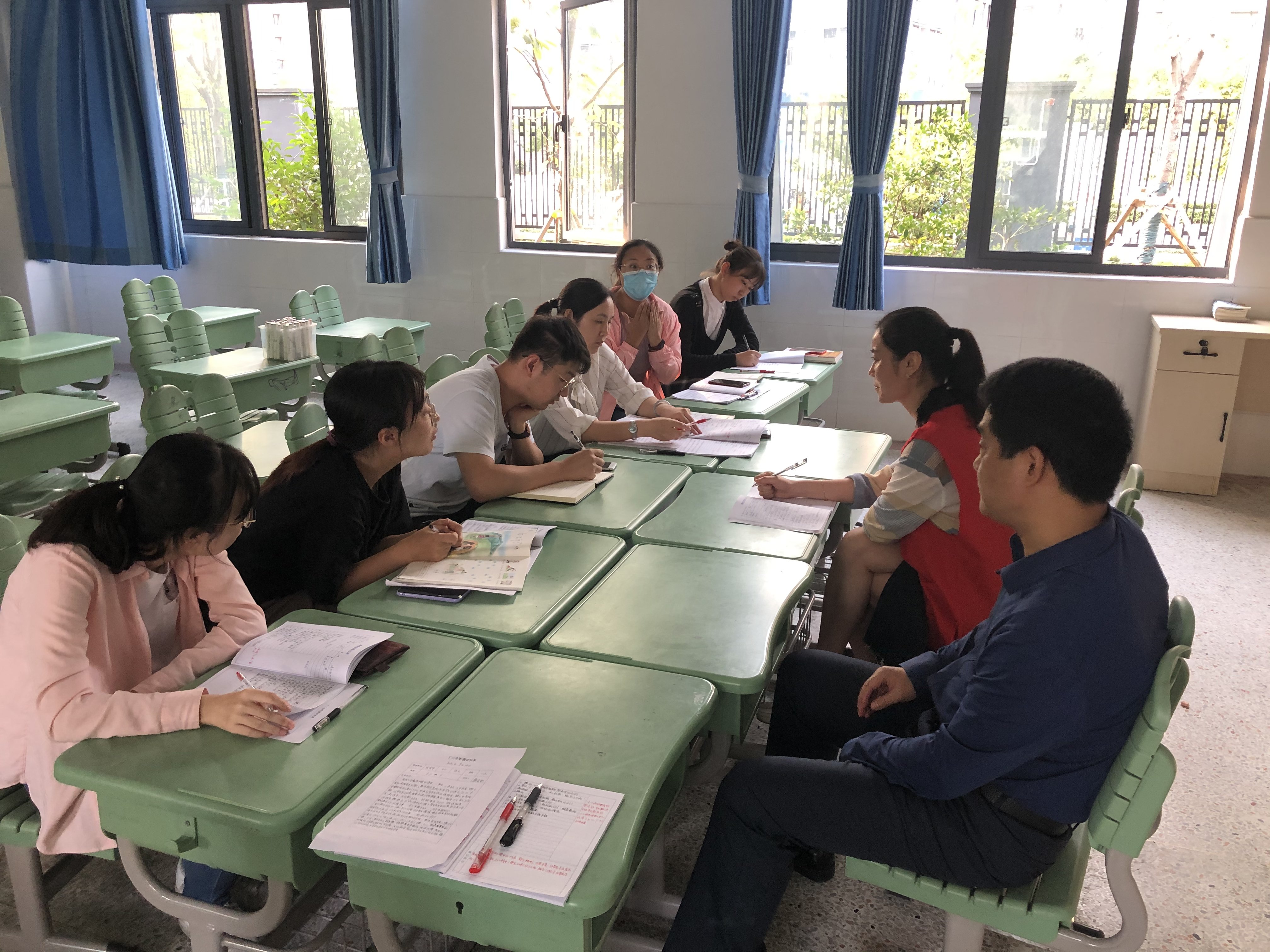 9.24庄宏宇语文研讨课报道_html_ma5e6ac.jpg