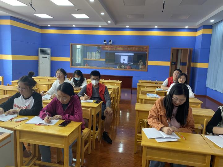 10.20丁家庄第三小学数学组观摩教材培训活动侧记_html_m7f8bc8d6.jpg