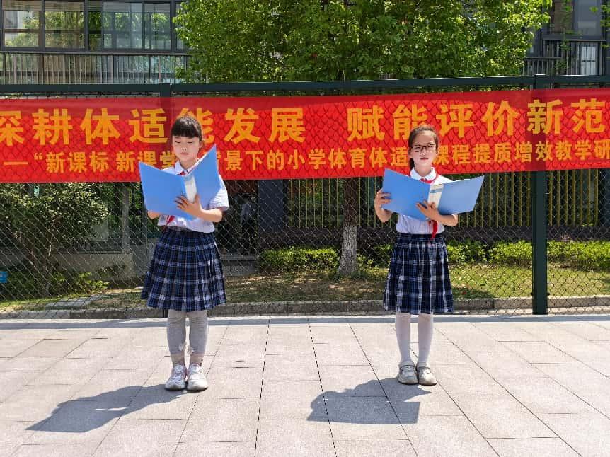 5.26二3、4班升旗仪式报道_html_29885eab.jpg