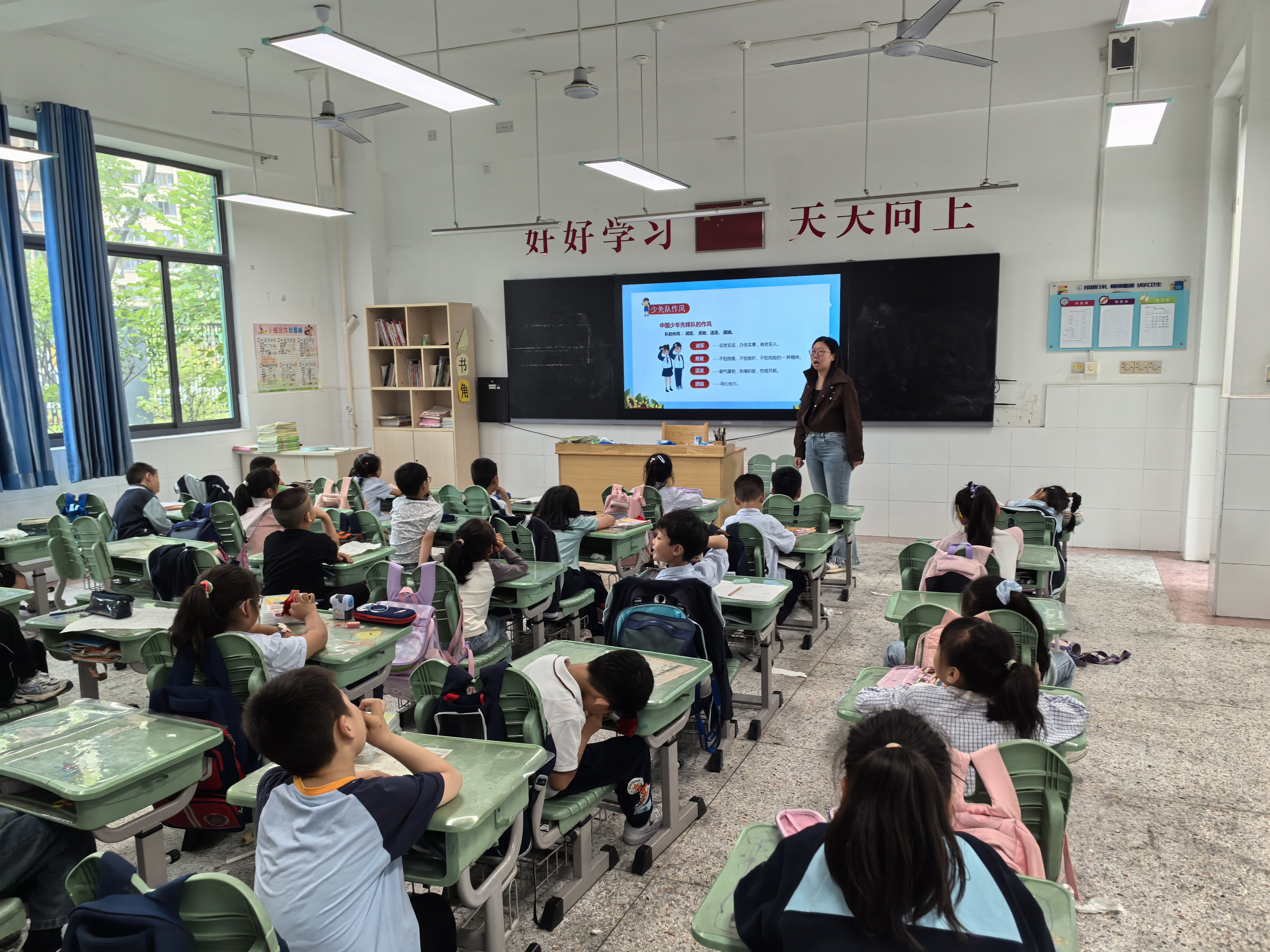 【正学丁三·德育】红领巾心向党，雏凤凌云志飞扬(1)_html_m5bc80671.jpg