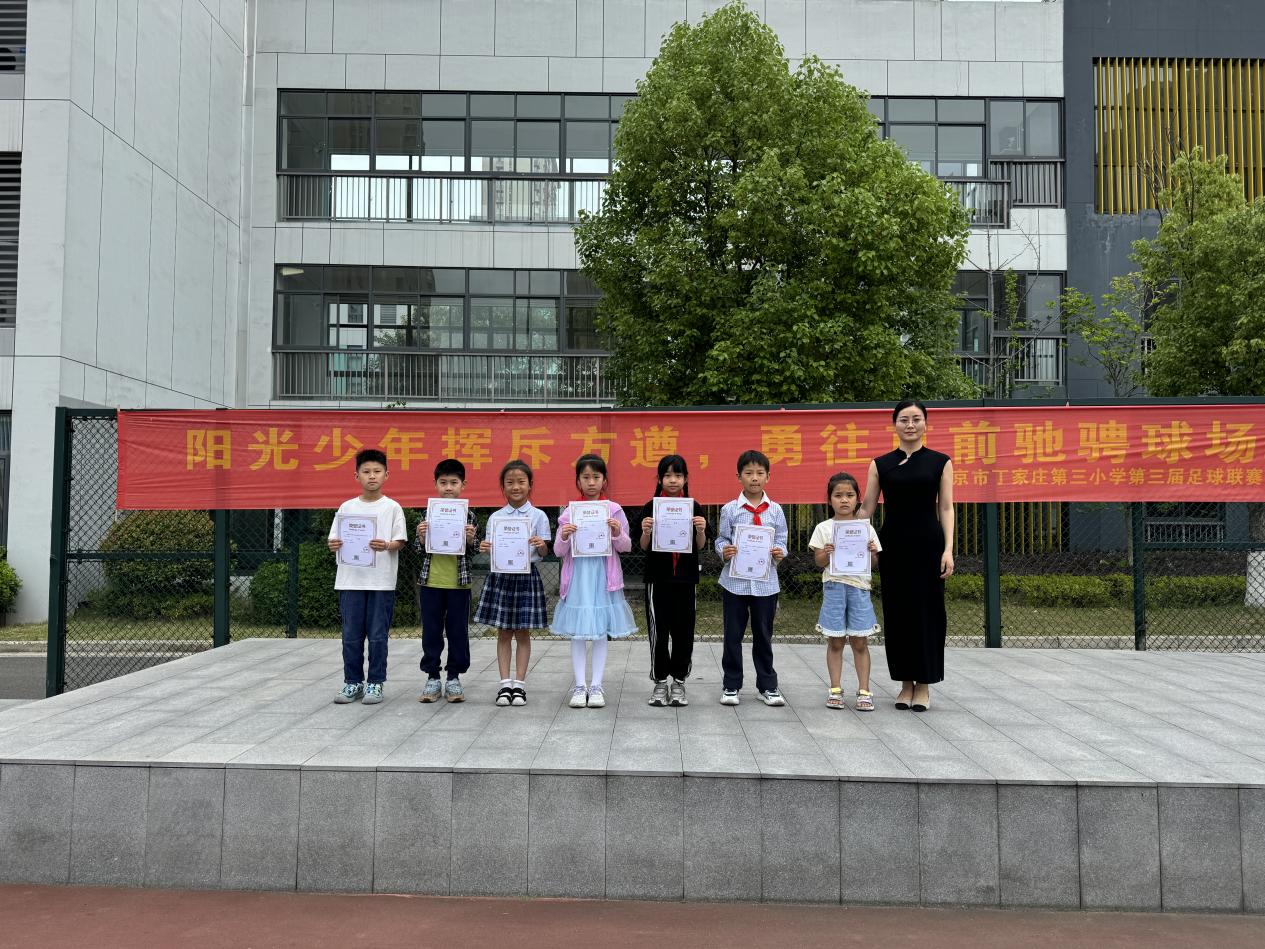 【正学丁三·德育】“感恩父亲节 爱在父亲节”主题升旗仪式_html_16396f9f.jpg