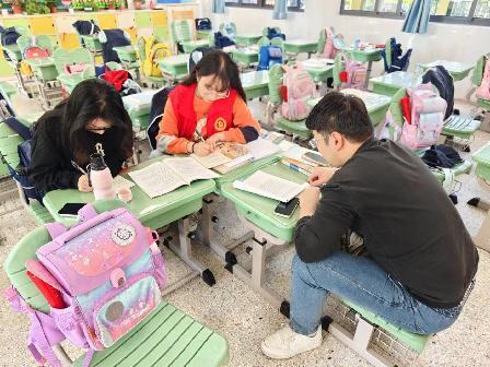 【正学丁三·教学】汇集体智慧 互助提升效率——2023-2024学年第一学期语文组集体备课侧记_html_117faea9.jpg