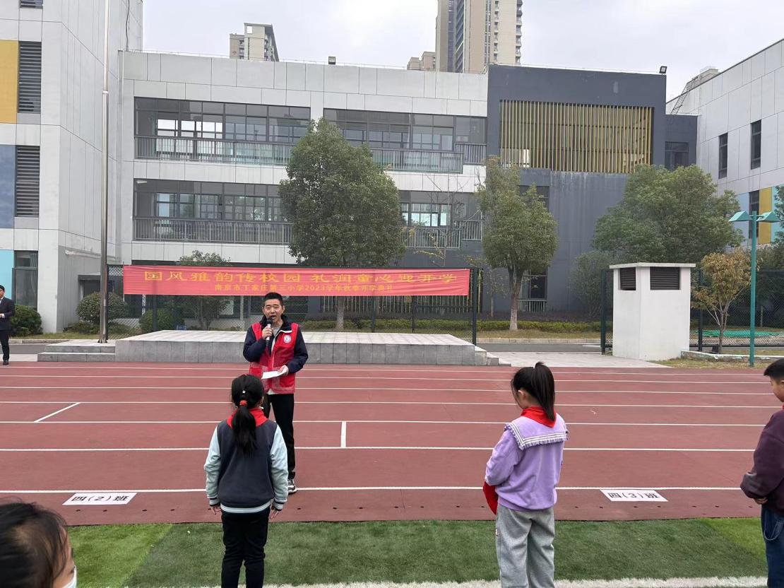 “开展消防演练 筑牢安全防线”(1)_html_3d822832.jpg