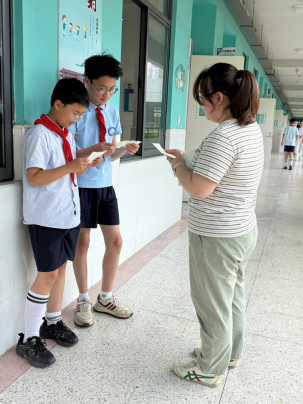 【正学丁三】暖心相伴，导师同行——丁家庄第三小学开展“成长盲盒&期末能量站”全员导师活动(1)_html_7ed06794.png