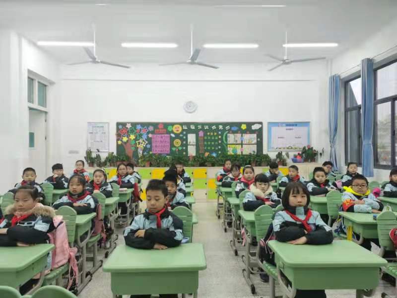 第15周勿忘国耻，圆梦中华，主题升旗仪式_html_m13f4e730.jpg
