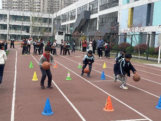 【正学丁三】动感篮球，快乐我秀——丁家庄第三小学“篮球节”活动_html_3d5ff517.jpg