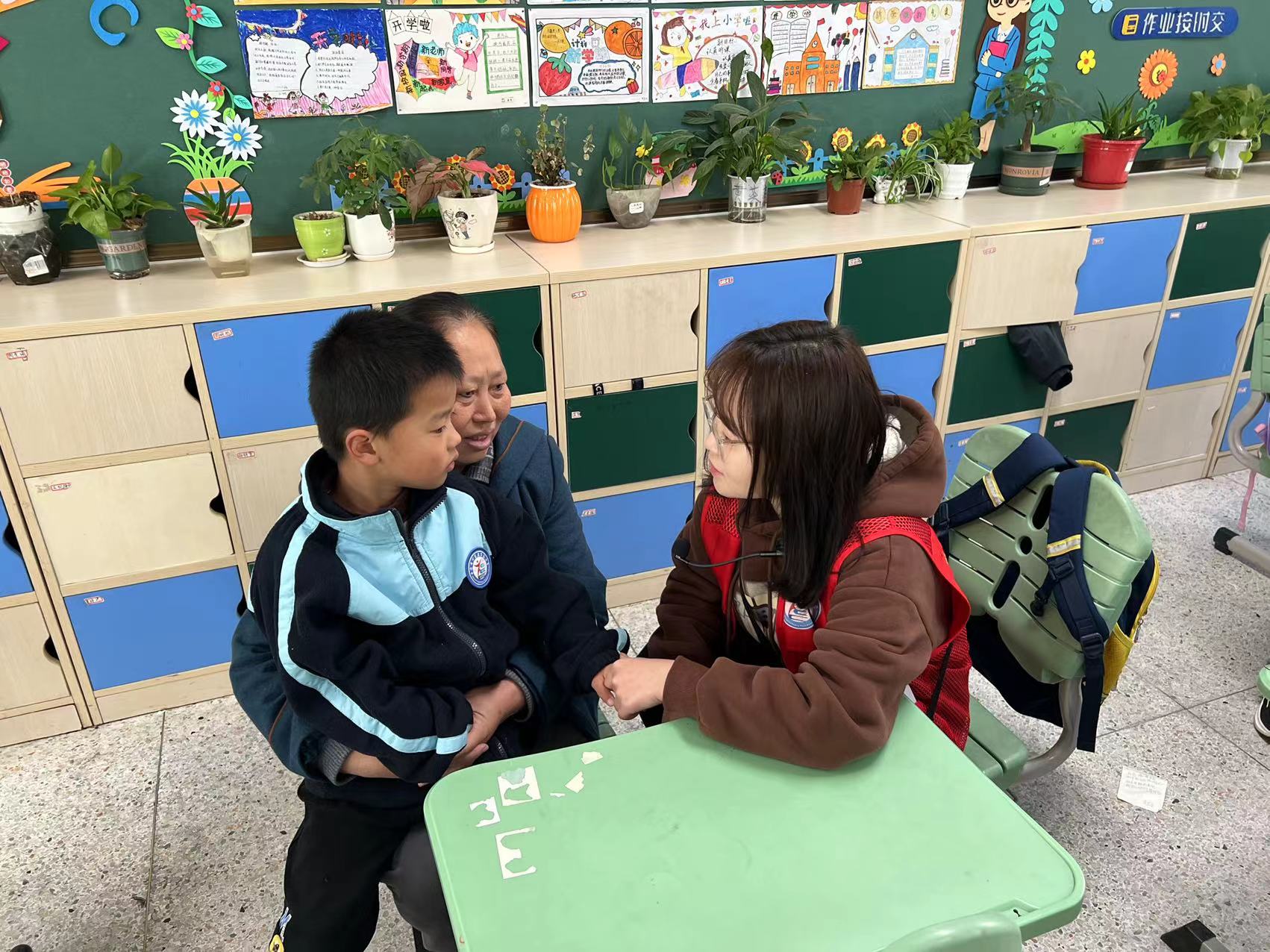 【正学丁三】“学习身边榜样，激发奋进力量”——南京市丁家庄第三小学榜样教师宣传活动侧记（七）_html_m566cfbc5.jpg