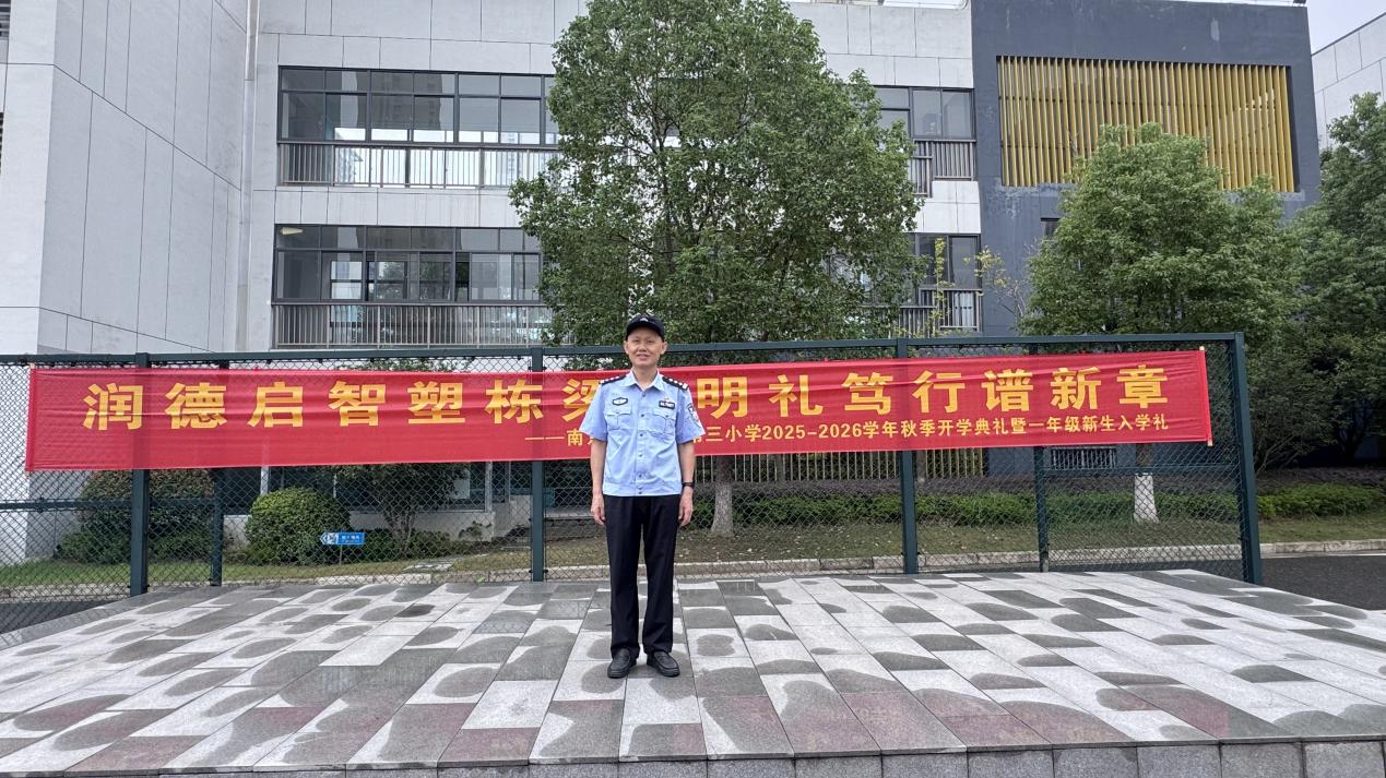 【正学丁三·德育】学习法治宣传教育法  弘扬社会主义法治精神_html_356a08da.jpg