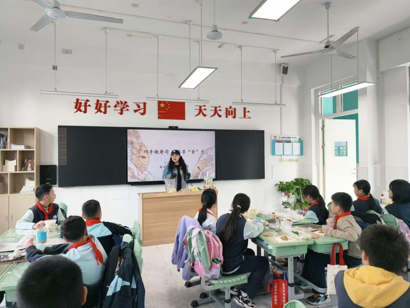 【正学丁三】巧手做寿司，欢乐享“食”光——丁家庄第三小学魅力家长进校园第四期活动_html_m73c72e9f.jpg