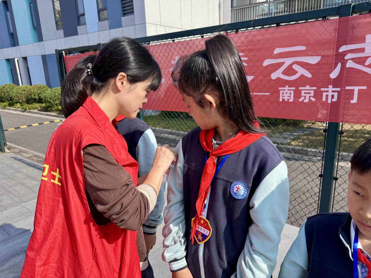 【正学丁三】学习游览之礼，争做阳光少年——丁家庄第三小学第十九周游览之礼主题升旗仪式侧记_html_9db5142.jpg
