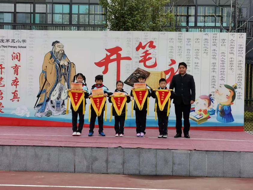 第十三周升旗仪式报道 康金苗_html_51ca1616.jpg