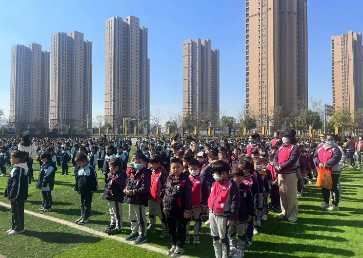 3.13迈幼三园大班参观丁三小学活动侧记_html_630c9a4e.jpg