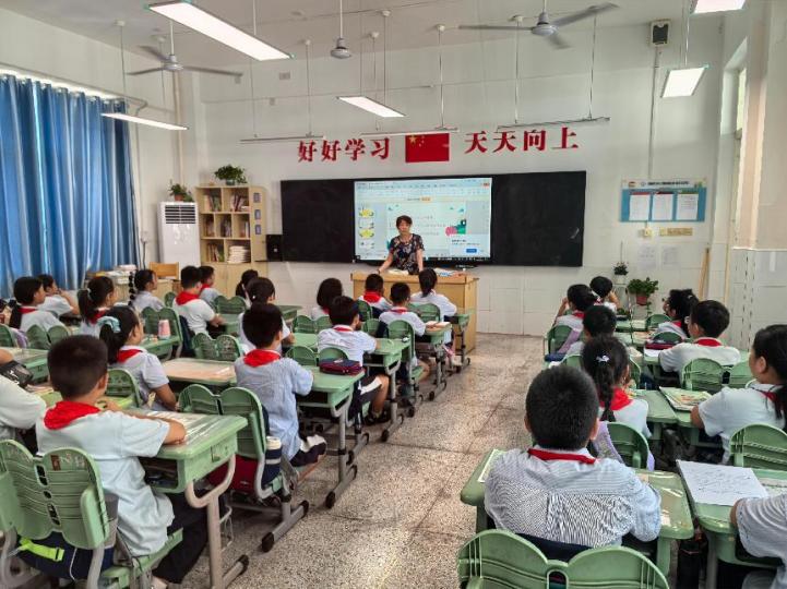 周五班会报道修改_html_710cb85c.jpg