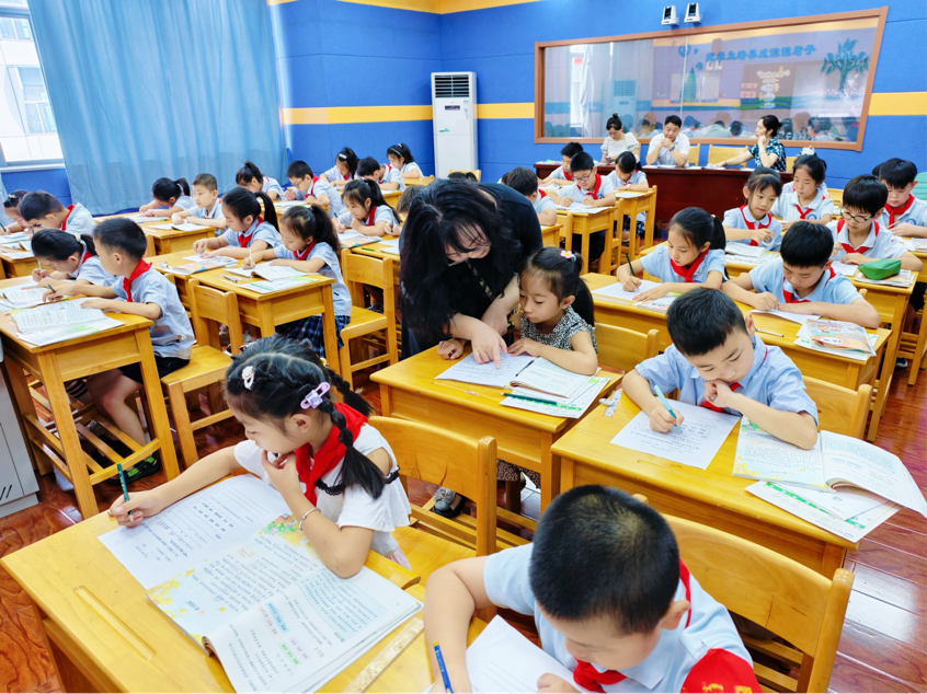 【正学丁三&middot;教学】示范引航明方向，研思共进促成长——南京市丁家庄第三小学语文组骨干教师示范课教研活动纪实_html_5d3bcb77.png