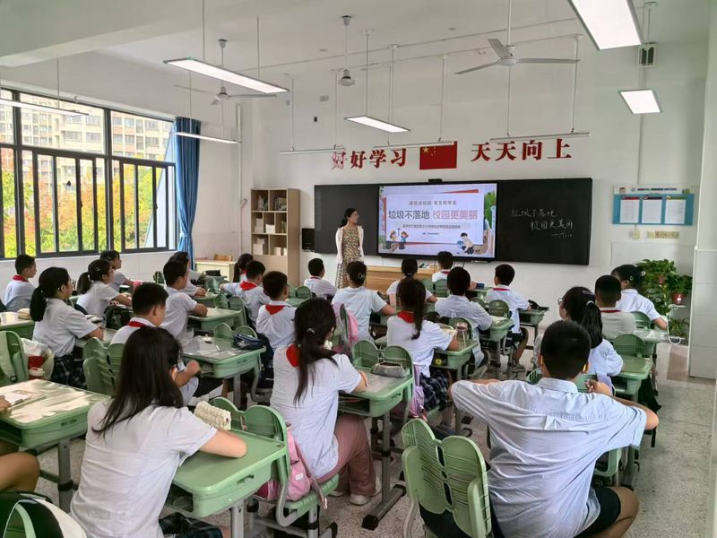 校园卫生班会报道_html_40d52354.jpg