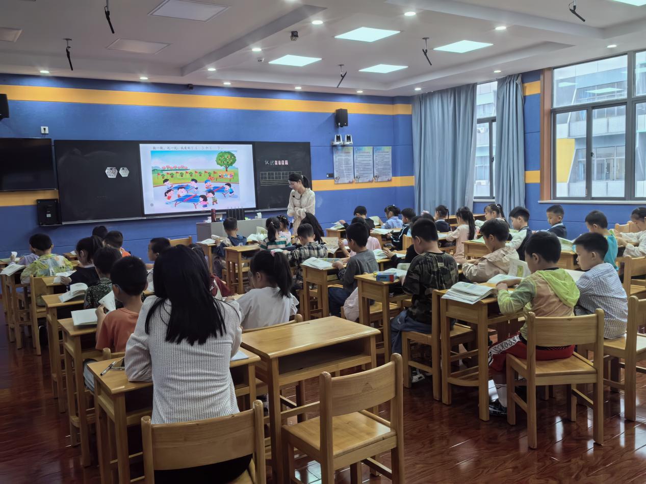 9.26数学教研报道_html_3b323abe.jpg