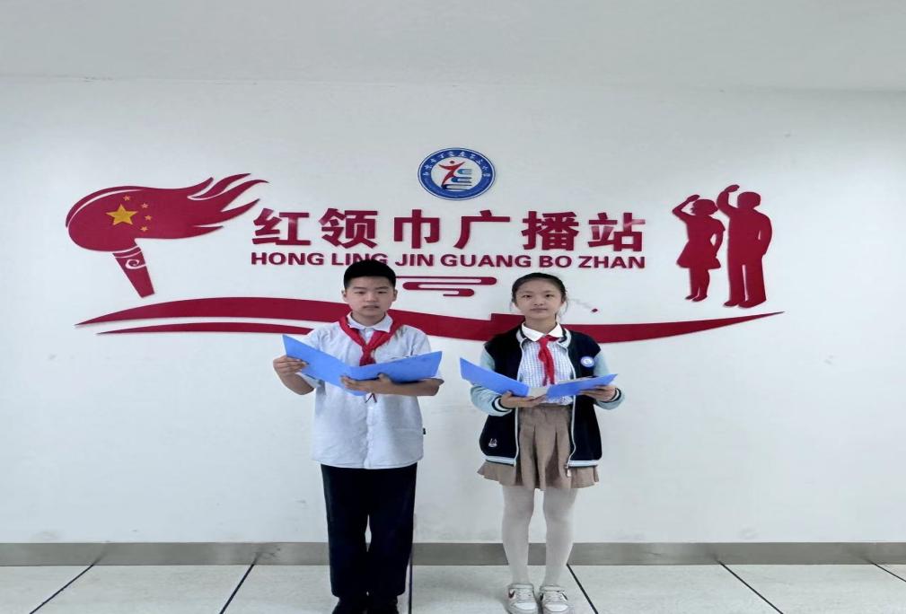 国庆节升旗仪式报道_html_m472d678f.jpg