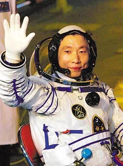 2024年国庆节放假通知及温馨提示(1)(1)_html_d5cfbb8.jpg