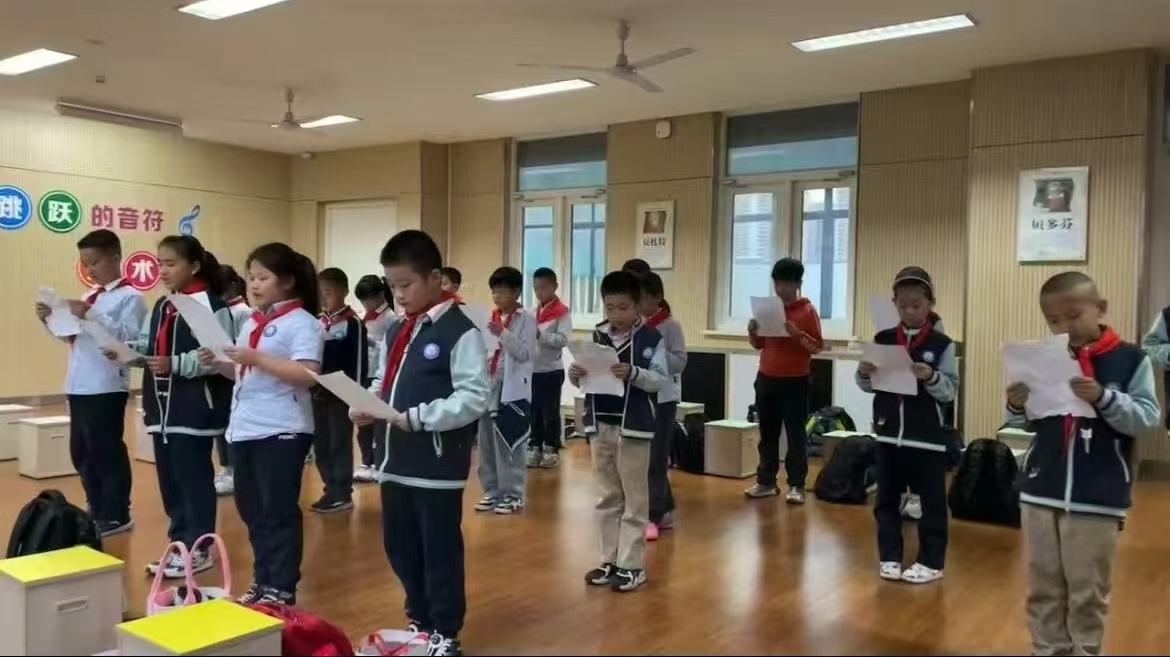 缤纷社团展风采 多元发展促成长_html_mfb8ccc9.jpg