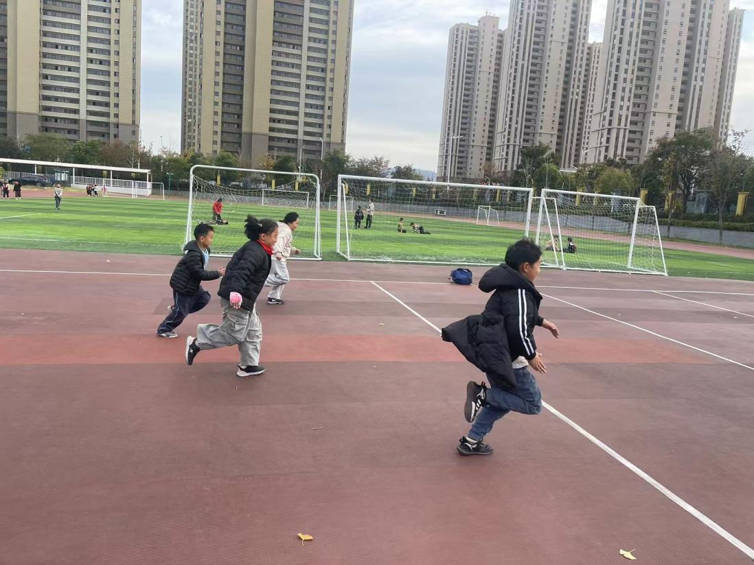 缤纷社团展风采 多元发展促成长_html_6b8b3e56.jpg