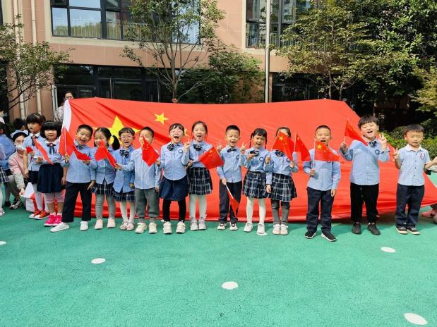 (生命迈幼·校园新闻) 国庆嘉年华 萌趣正当时_html_658a7318.jpg