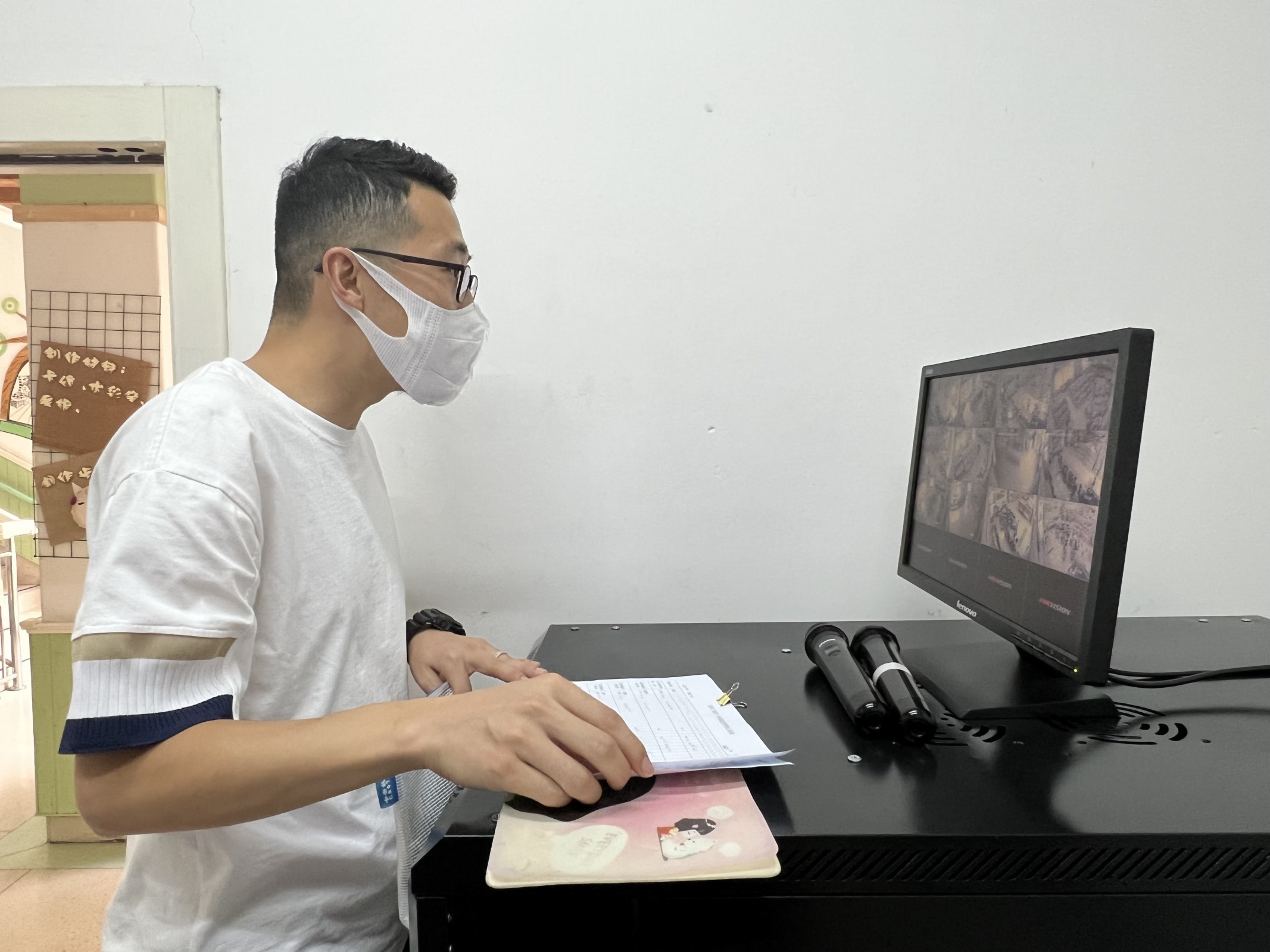 （生命迈幼.安全第一）迎联合检查 促安全防范 ——记迈幼一园迎栖霞区校园安全联合检查(1)_html_162d94f2.jpg