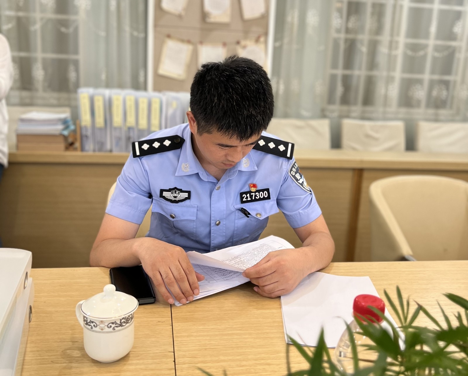 （生命迈幼.安全第一）迎联合检查 促安全防范 ——记迈幼一园迎栖霞区校园安全联合检查(1)_html_6318f28.jpg