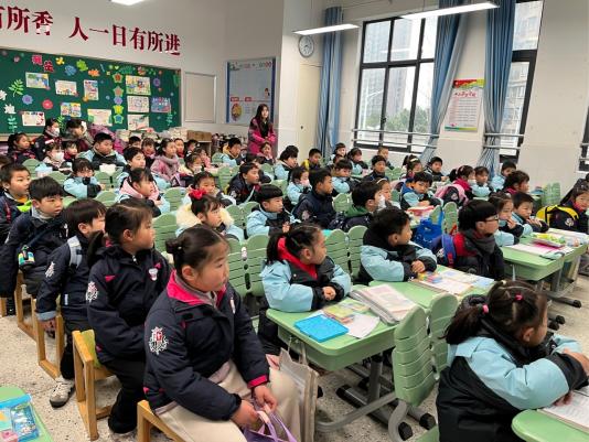 大班 参观小学报道_html_m21b6e3e0.jpg