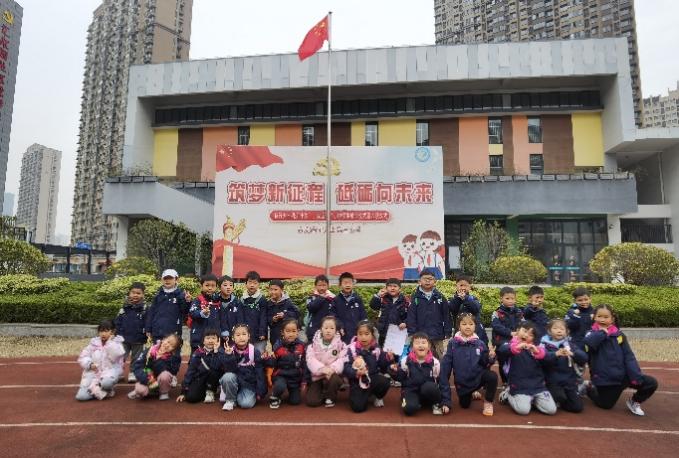 3.14大班组第一次参观小学报道_html_m27f47ade.jpg