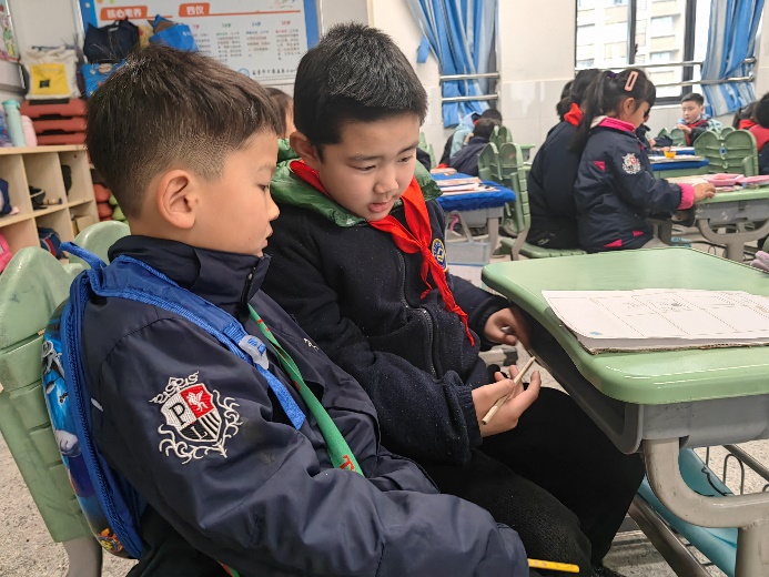 3.14大班组第一次参观小学报道_html_m7054c219.jpg
