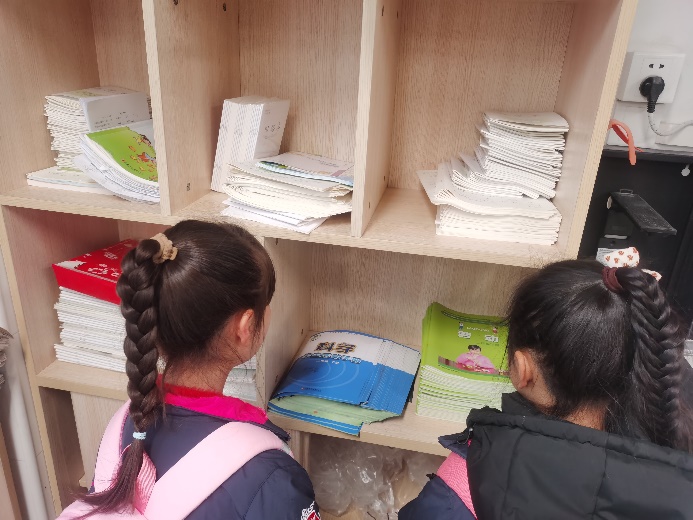 3.14大班组第一次参观小学报道_html_4ac857c9.jpg
